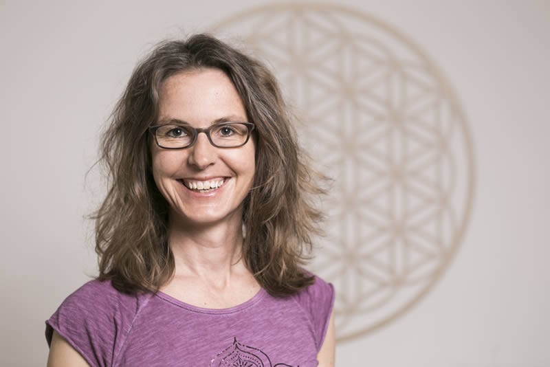 Claudia Benker. Yogalehrerin im Essenz Yoga in St. Gallen